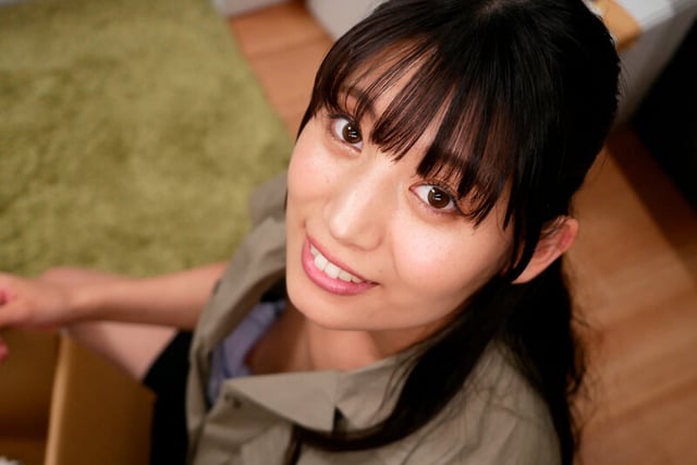 久々に会ういとこが引越しの手伝いに来てくれて作業中気付かず胸チラしていた。我慢できずに手を出したら意外にもOKしてくれた！ 2