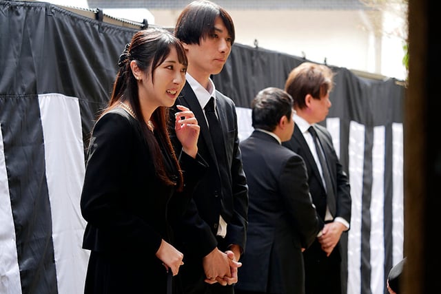 【背徳感は蜜の味】麗しのブラックフォーマル 喪服美人に白濁精子をぶっかけSEX 小野坂ゆいか 1