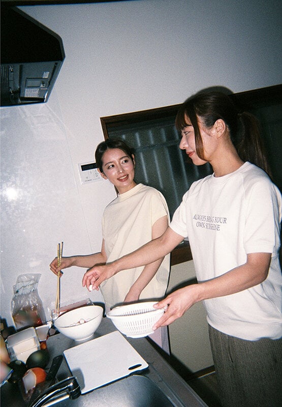 もしも2人が交際したら…好きが溢れる1日になりました。一緒にご飯作ってシャワー浴びて唇を重ね、朝起きても好きを確かめ合った初めての1泊2日デート 水川潤 美咲かんな 1