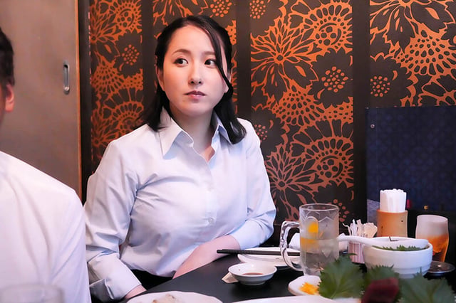 通行人は二度見する!ドラマの主人公のような不意打ち路上キスで火がついたホロ酔い人妻上司は浮気欲が止まらない 3