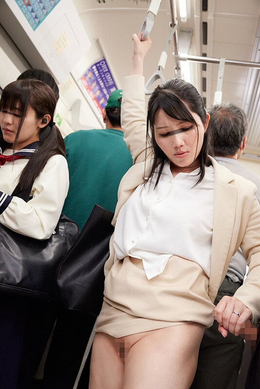 「えっ！おばさんの私が？！」我が子の前で痴●され必死に抵抗するも愛液を垂れ流し絶頂が止まらない巨尻母VOL.2 12