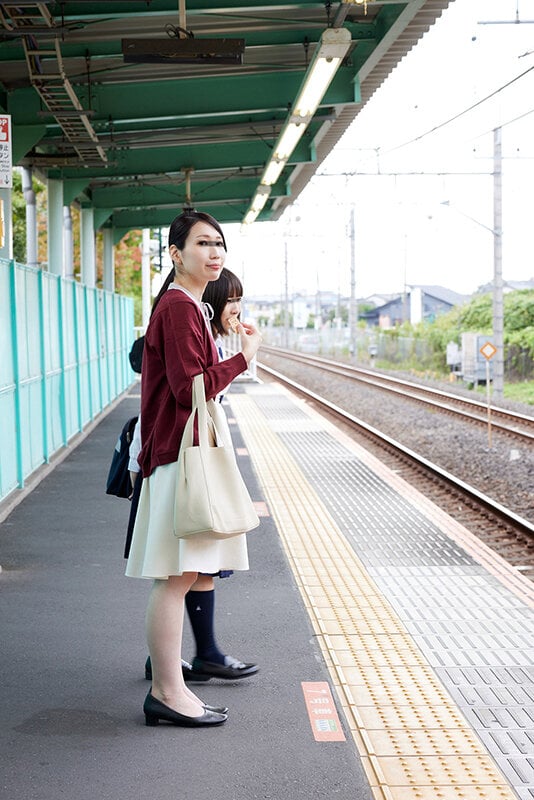 「えっ！おばさんの私が？！」我が子の前で痴●され必死に抵抗するも愛液を垂れ流し絶頂が止まらない巨尻母VOL.2 17