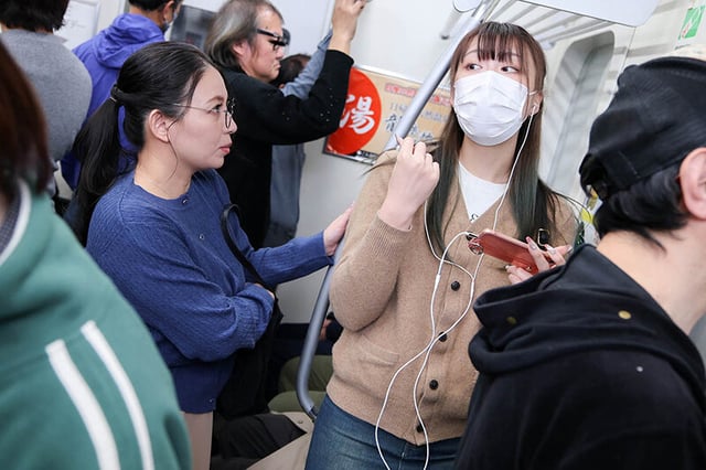 「えっ!おばさんの私が?!」我が子の前で触られ必死に抵抗するも愛液を垂れ流し絶頂が止まらない巨尻母VOL.4 13