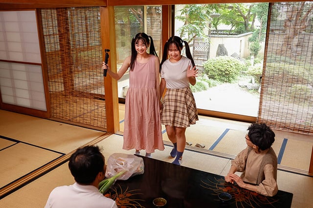 巨乳少女が増殖する数珠繋ぎSEX。帰省すると小さかった姪っ子たちがボインに急成長 10