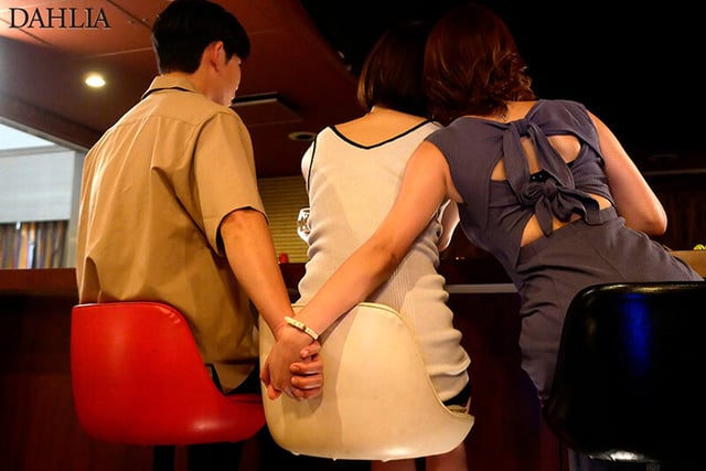 妻の大親友がナイトプールで逆NTR『脱いだらモデル級のビキニ姿に興奮して勃起しているのがバレて…笑顔の誘惑に我慢できず何度も浮気中出ししちゃいました。』 美乃すずめ 10