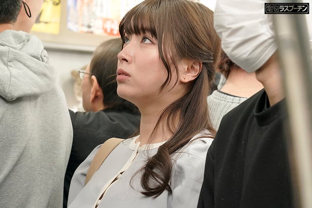 満員電車で前後を挟まれ羽交いじめ乳首開発される巨乳美女2 橘内ひなた 2