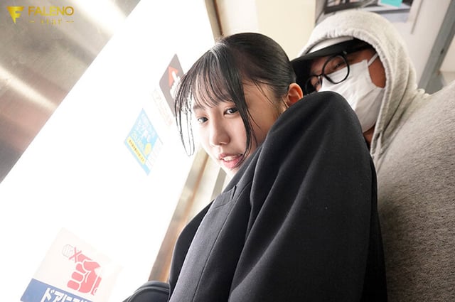 毎朝の通学で股間を弄られM覚醒させられた相手は… 浜辺やよい 1