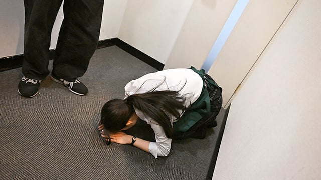 接客態度の悪さを売りにして流行っているレストランの店員が度を過ぎていたのでバイト後に待ち伏せ注意（SEX）。3日で従順な接客（肉便器）になりました 宮城りえ 8