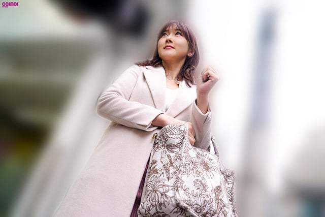 素人妻が一般大学生の自宅にコンドーム1つ渡され一泊一度のゴム姦では満足できず宿泊中2度もガチ中出しを許してしまう騎乗位でじっくり搾りつくす美人妻 きょうこさん 38歳 1