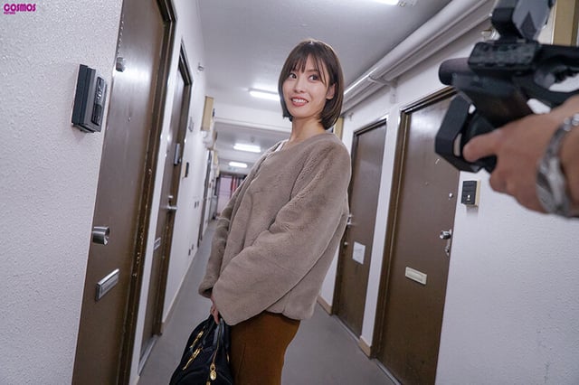 素人妻が一般大学生の自宅にコンドーム1つ渡され一泊一度のゴム姦では満足できず宿泊中2度もガチ中出しを許してしまう騎乗位でイキ乱れるFカップ妻 ゆみさん32歳 1
