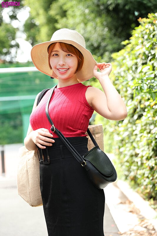 素人妻が一般大学生の自宅にコンドーム1つ渡され一泊一度のゴム姦では満足できず宿泊中2度もガチ中出しを許してしまう 騎乗位でGカップ乳を揺らす軟乳妻 りほさん29歳 1