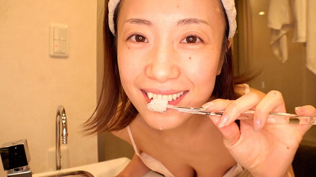 職場で知り合った美人パートの長瀬麻美さんは人生で一度も精子を飲んだことが無いみたいで、ラブホ飲みで距離感縮めてSEXしたらゴックンしてくれたので旦那が帰宅するPM22:00まで何度も精飲と中出しをした。 15