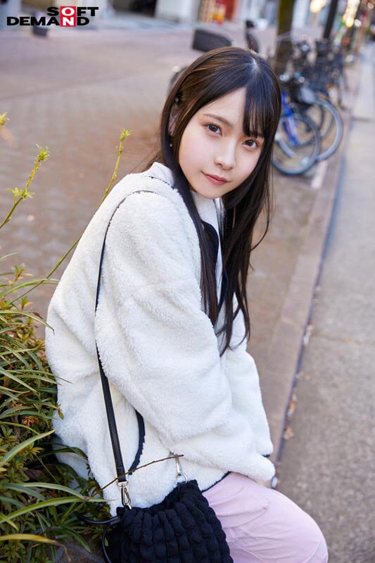 【彼氏に内緒で初撮り】演劇部大道具の裏方ヲタク女子大生を寝取って中出し 根暗かと思いきや コスプレセックス大好き肉食女子でした ゆな 21歳 由奈 2