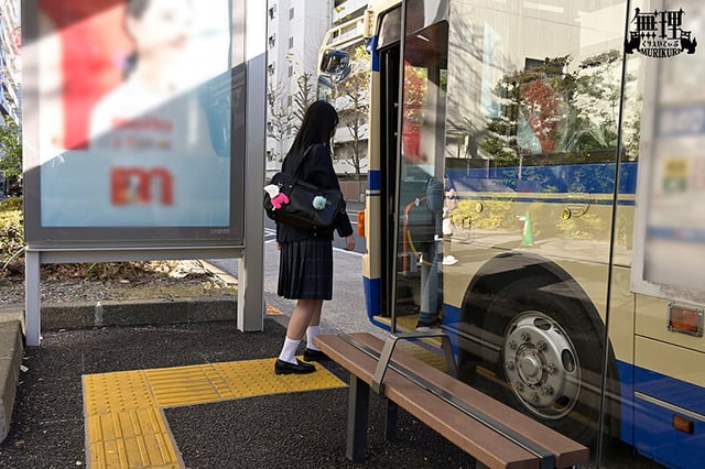 大量ぶっかけ路上凌● 痴●バスに計画乗車させられた美顔J〇が精液ぐちゃドロ羞恥下校 3