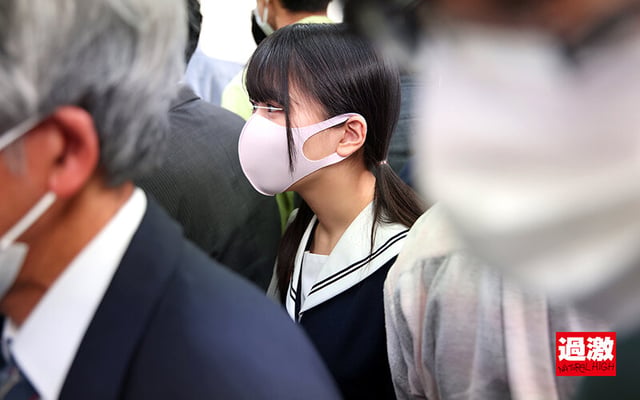 対面痴●で何度もイカされ糸が引くほど舌を絡ませるベロキス発情娘 1