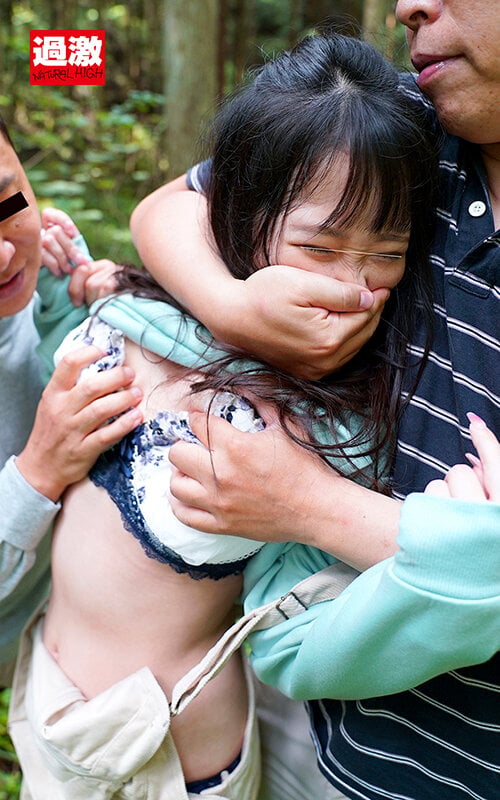 全裸お漏らし逃走 野外を追いかけ回され何度も失禁イキさせられた仲良し巨乳JD 3