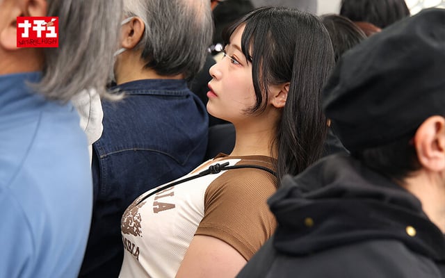 粘着イカセ電車 延々とクリを弄られ濃蜜を垂らすトロマン女 15