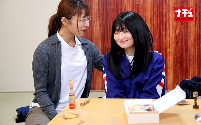 合宿の夜、こっそり布団の中で何度もイカセてレズに目覚めさせてしまった女生徒に数年後…夫が近くにいるのに密着スロー乳首舐めでレズ返しされた私 3