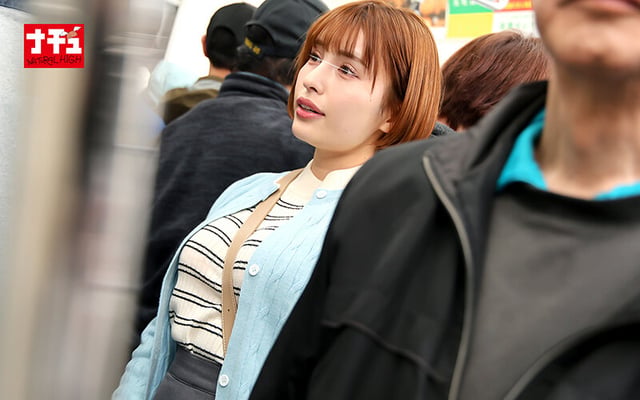 頑なに乳首を隠す巨乳女子の両手が感じてノーガードになるまでオイル揉みしまくれ！3 9