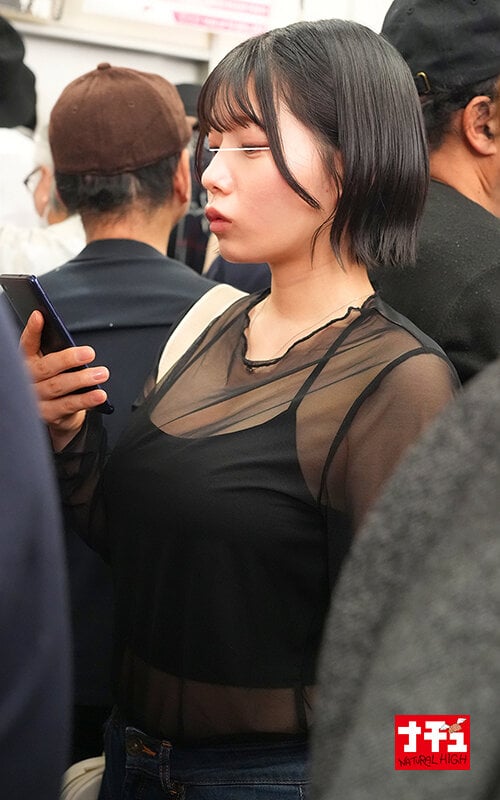 電車の中でインナーを抜き取られ透け巨乳を見られる羞恥で抵抗できないシアーシャツ女子2 3