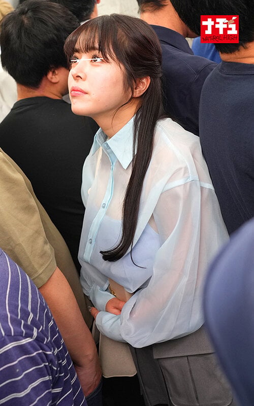 電車の中でインナーを抜き取られ透け巨乳を見られる羞恥で抵抗できないシアーシャツ女子2 16