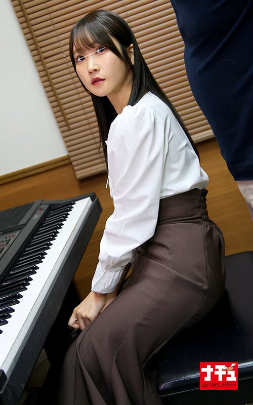 ゲス男に弱みを握られ友達を献上する音大生 いいなり娘を利用した数珠つなぎ女子寮中出し計画 8