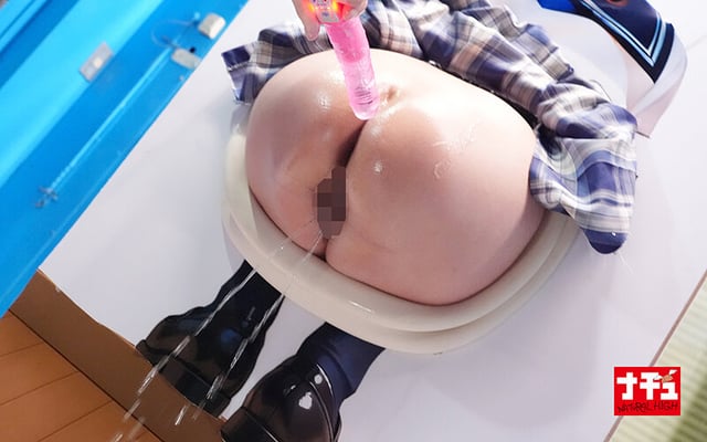 マジックミラー号でかる~くAV出演!「顔は撮らないなら…」尻はめパネルで後ろから潮吹きイカセ!尻コキだけの約束破ってハプニング挿入!彼氏の前でねじ込まれた他人棒のこの上ない快感に負け中出しを許しちゃう欲求不満な巨尻彼女 11