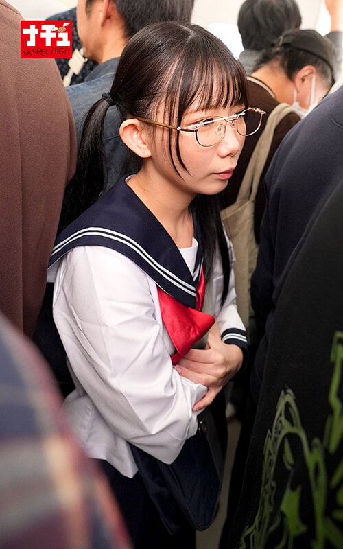 満員電車でJ系パンティにチ〇ポを滑り込ませマン肉擦りつけ射精では終わらず精子まみれのチ〇ポを挿入中出し 15