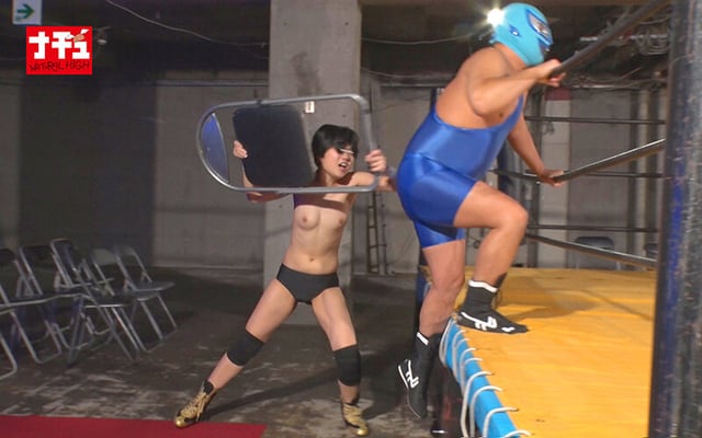 つるぺた女子の男水着チャレンジ会議 プロレス試合中「オマエ女だろ！」デカチンレスラーにバレてテンパって中出しさせちゃって…私どうかしてるぅぅ！ vs凶悪マスクマン 4