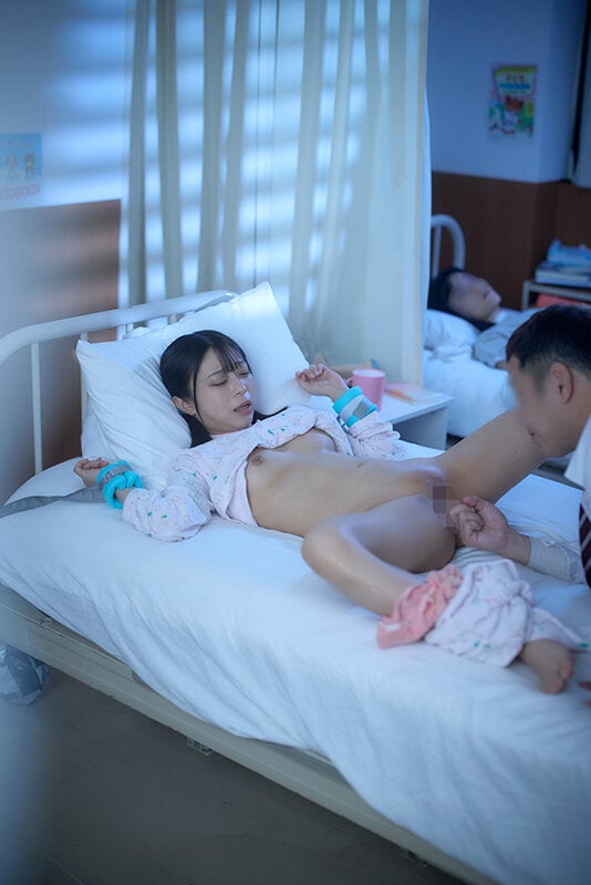 絶対に感じてはいけない状況で…未成熟な膣内を大きな指でドリルのようにかき回され強●開発されたチビっこひよこ女子 その2 2