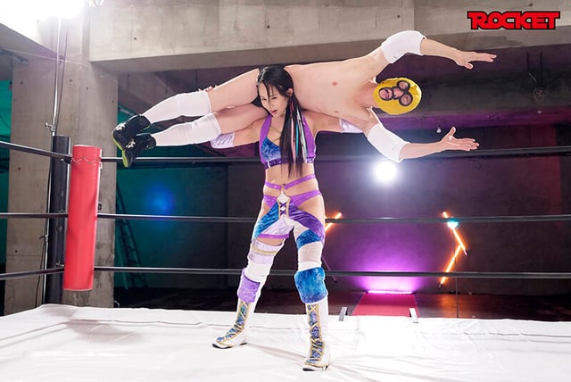 バスト100センチJカップ 巨乳女子プロレスラー天雷KOU 痛恨の危険日直撃！連姦中出しデスマッチ！！ リングで初めて男と戦い発情！悔しい…でも感じちゃう！不条理ハンディキャップマッチで無念の初潮吹き種付け中出し妊娠確定！！ 2