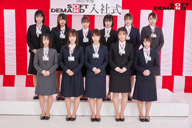 SOD女子社員2022年度全裸入社式 昨日まで女子大生だったピチピチ新卒11名社会人の第一歩はド羞恥！全員がカメラの前ではじめてのSEX！新人オマ○コ満開宣言！2枚組8時SP！ 2