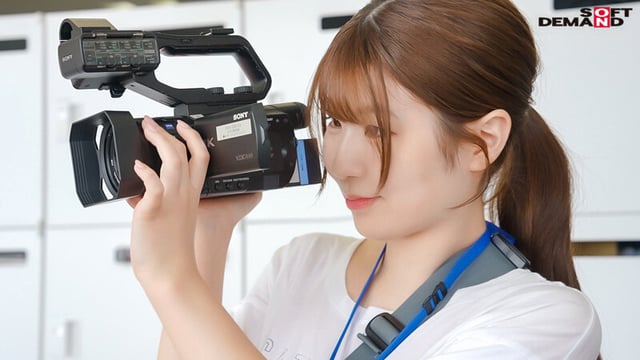 演出部 入社1年目 水谷いずみ（21）出演している女子社員に憧れて入社を決意した飾らない性格の新卒AD 脱がせてみたらおっぱいが綺麗すぎて即撮影決定！憧れだった！？ 初AV出演！ 10
