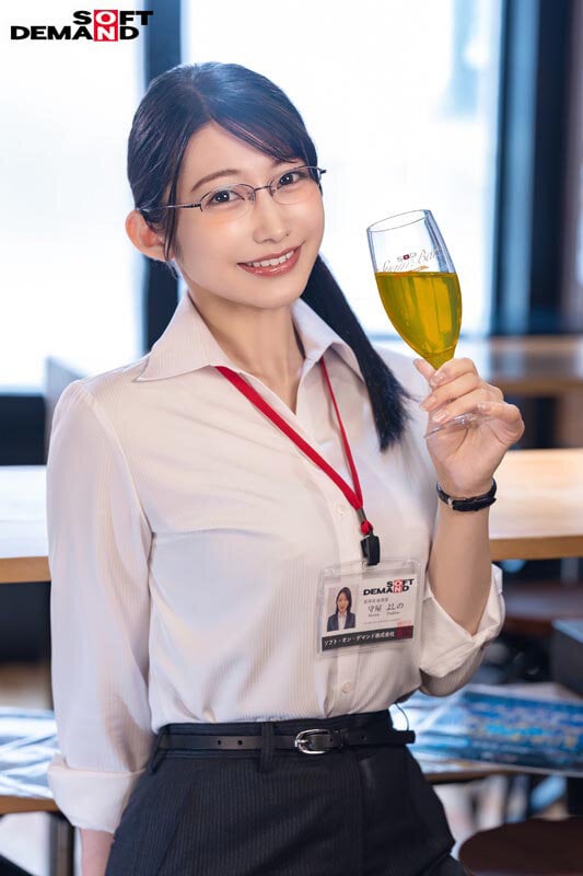 平日の昼間から恐縮ですが、乾杯からの挿入に至りました。in 新宿のラブホ 秘書 守屋よしの 17