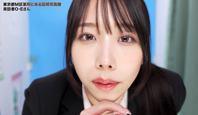 ここで撮影した写真を貼れば絶対合格するというピストンバイブ証明写真ボックス リクルートスーツの女子大生がどんなに突かれても笑顔をキープ 2
