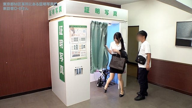 ここで撮影した写真を貼れば絶対合格するというピストンバイブ証明写真ボックス リクルートスーツの女子大生がどんなに突かれても笑顔をキープ 4