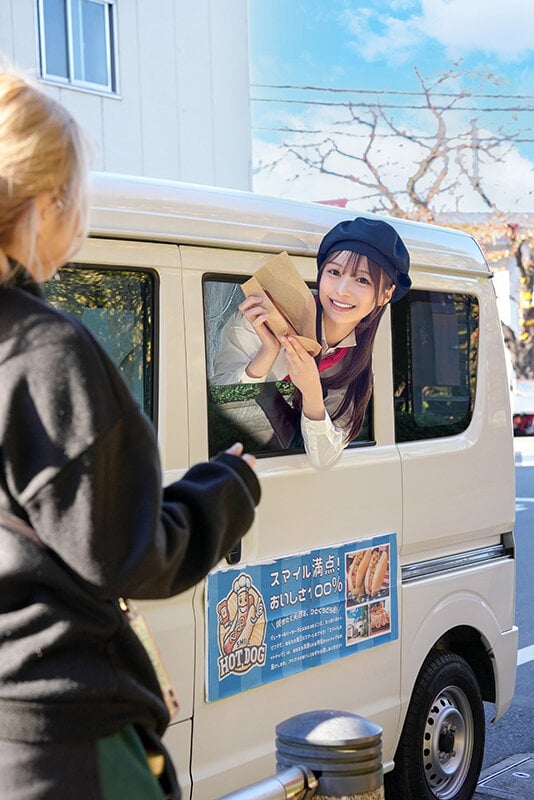 人気 AV 女優が挑戦!イカサレ屋台の中で 潮吹きながらホットドッグ売ってください!天馬ゆい 赤名いと 2