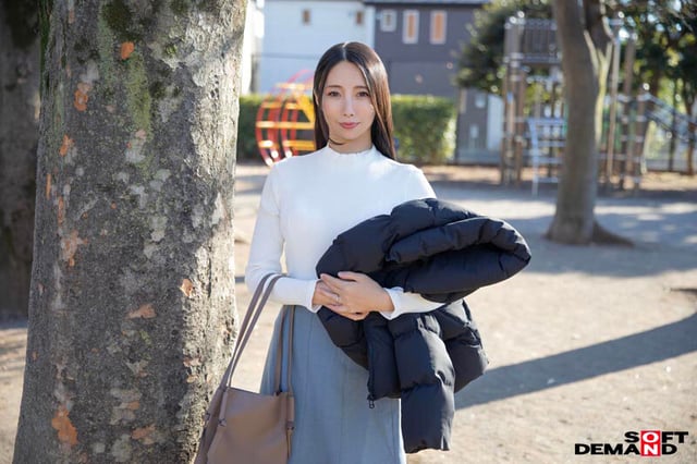 【本物人妻総集編】本物人妻15名が初めてのAV体験で見せたカメラの前での初セックス＆緊張と溢れる興奮を抑えきれない初中出し合計17SEX収録2枚組 10時間 13