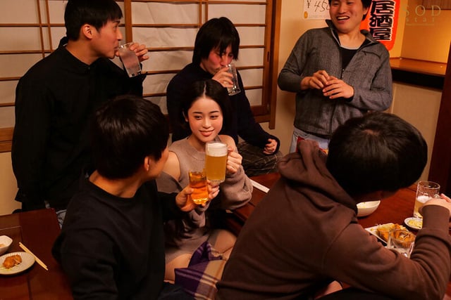 サークルの飲み会で酔いつぶれて目が覚めたら先輩の巨乳カノジョ宅にいて…部屋着から見える胸チラ、マンチラに我慢ができず襲ってしまい朝まで巣ごもり浮気SEX MINAMO 3