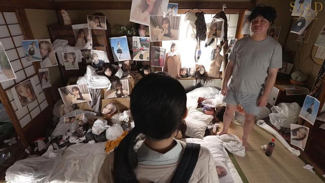 引きこもり訪問支援 ゴミ屋敷に放置された大量のシコティッシュに見かねて内緒でチンカス塗れのチンチンも笑顔で性サポートしてくれる優しいお手伝いさん 小湊よつ葉 10