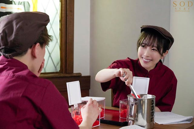 隠れ美人の牛丼チェーン店で働くパート主婦が学生バイトと避妊具なしでネチョベロ不倫中出し 小湊よつ葉 2