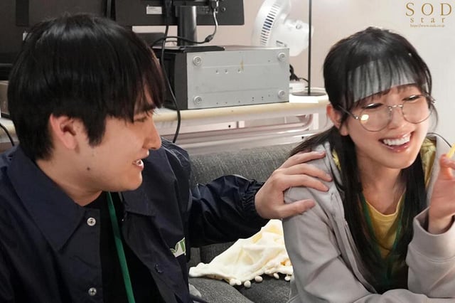 激務な報道局で働くボクが欲求不満な美人ディレクターを刺激したらエロスイッチを入れてしまい何度も誘惑されて…シャワーも浴びずに編集所に籠って汗だくセックスに明け暮れた 小湊よつ葉 4