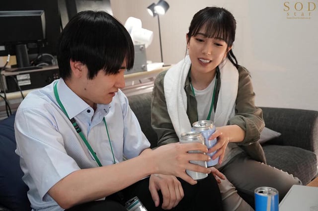 激務な報道局で働くボクが欲求不満な美人ディレクターを刺激したらエロスイッチを入れてしまい何度も誘惑されて…シャワーも浴びずに編集所に籠って汗だくセックスに明け暮れた 小湊よつ葉 6