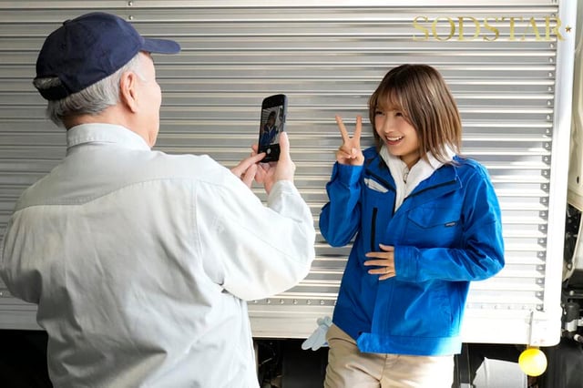配送中NTR 既婚ベテランドライバーの配送に付いて回るうち車中でおそわれてしまった新婚人妻 星乃莉子 4
