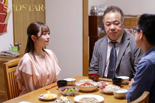 引きこもり訪問支援 ゴミ屋敷に放置された大量のシコティッシュに見かねて内緒でチンカス塗れのチンチンも笑顔で性サポートしてくれる優しいお手伝いさん 青空ひかり 14