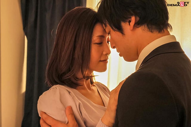 長男の担任の若手教師と週一、1時間のカラオケ密会不倫で欲求不満を解消する絶倫PTAママ（43） 古東まりこ 15