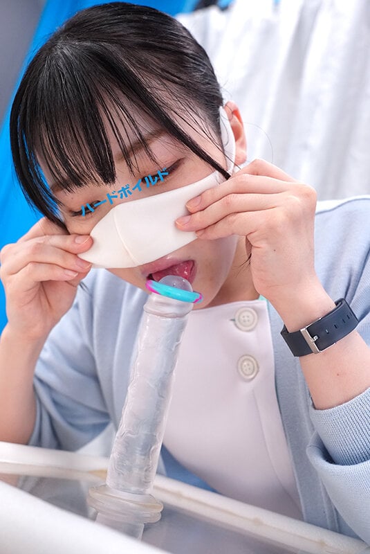 マジックミラー号ハードボイルド 現役看護師がお口のみで包茎皮むき治療に挑戦!皮に包まれた勃起チ〇ポがねっとり舌技でズル剥け!産まれて初めて出てきた亀頭の先から無許可射精がドピュドピュ止まらない!! 12