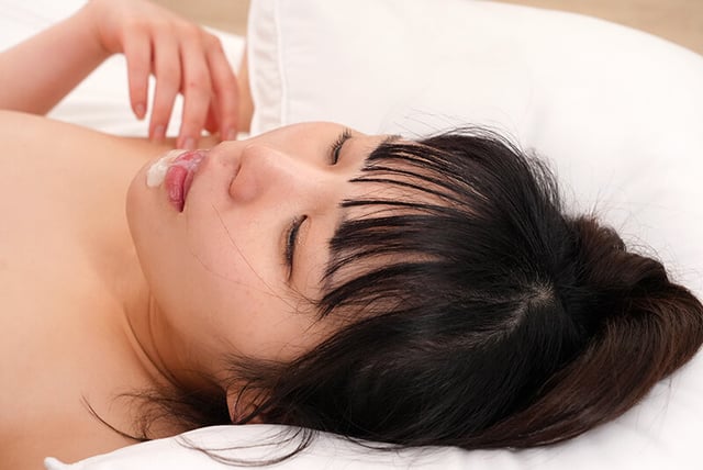 素人バラエティおま〇こ丸出しくぱぁ～（ハート）しながらノンストップクリ責め潮吹き我慢チャレンジ！剥きでた敏感初心クリトリスにブチュと真空吸引ローターで連続イキ潮噴射が止まらない！！ 15