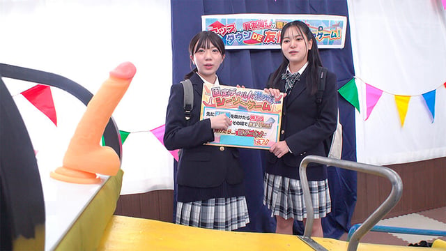 素人バラエティ 仲良し女子〇生対抗！どでか固定ディルドシーソー対決！挿入状態で腰を振り先に5回潮を噴いたら勝ち！負けたら即ハメ中出し！上下運動で刺激されてイキ潮が止まらない未成熟おま〇こに大人のデカチン激ピストンで潮！潮！ 15
