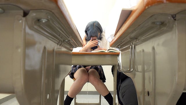 バレたらヤバい状況で敏感乳首をイジられお漏らし絶頂してしまう女子●生たち 2